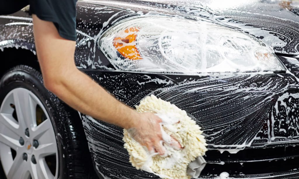 วิธีดูแลสีรถยนต์ ขั้นตอนแรก : การล้างทำความสะอาดรถ