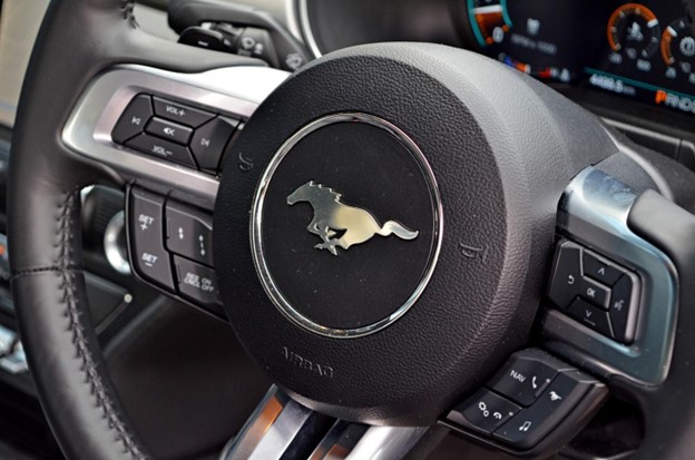 Ford Mustang 2022 Interior: Steering
