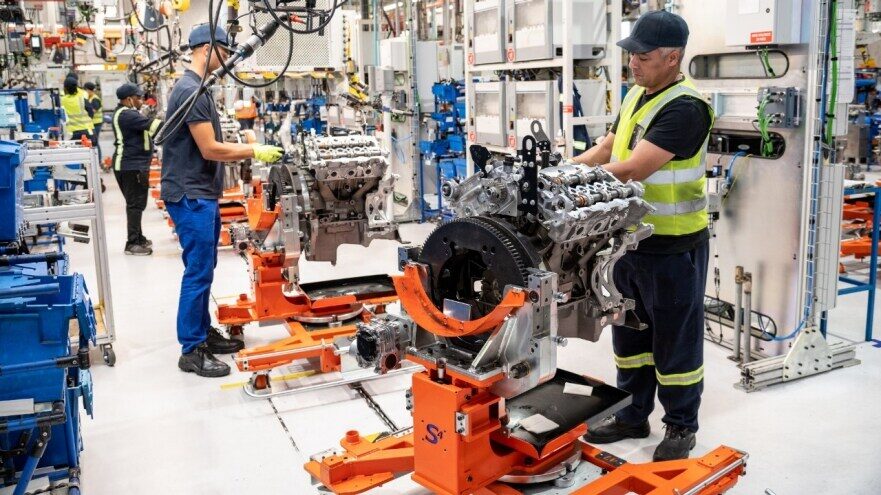 https://media.ford.com/content/fordmedia/img/za/en/news/2022/09/08/Ford-Commences-Production-of-New-30L-V6-and-Updated-20L-Diesel-Engines-at-Struandale-Engine-Plant/jcr:content/image.img.881.495.jpg/1663743256071.jpg
